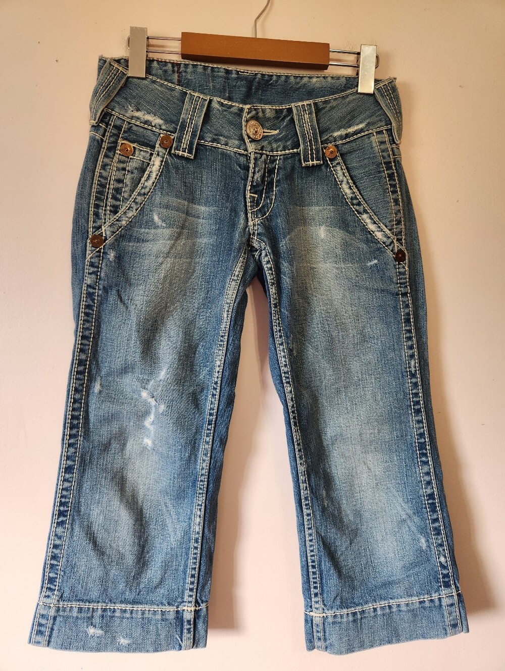True Religion Sammy Big T Cropped Jorts Size 25 Y2K Thick Contrast Stitch Denim